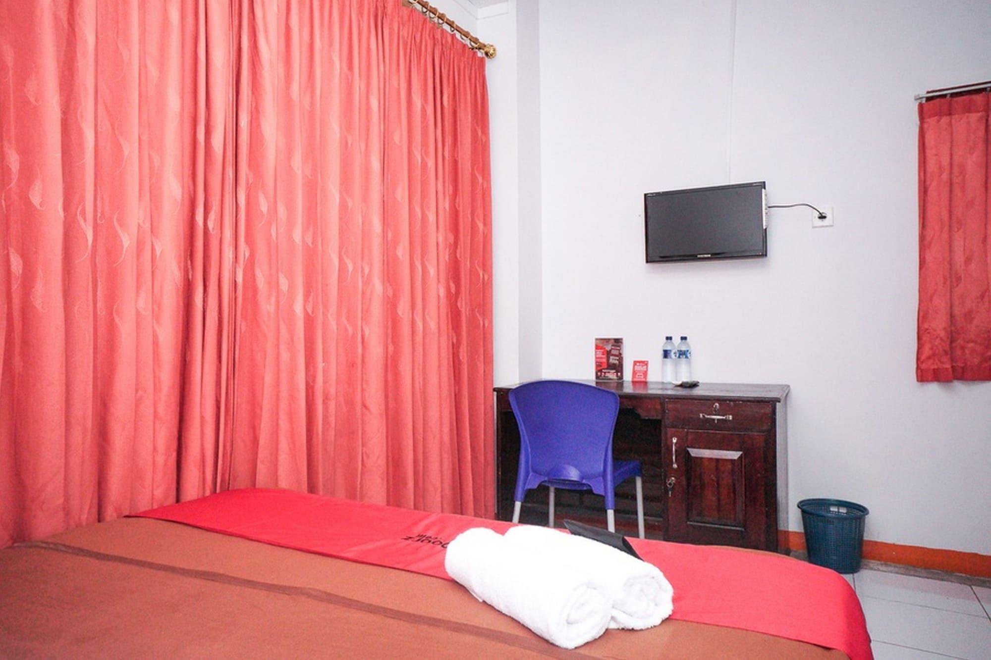 RedDoorz near Palembang Square Mall 2 Esterno foto