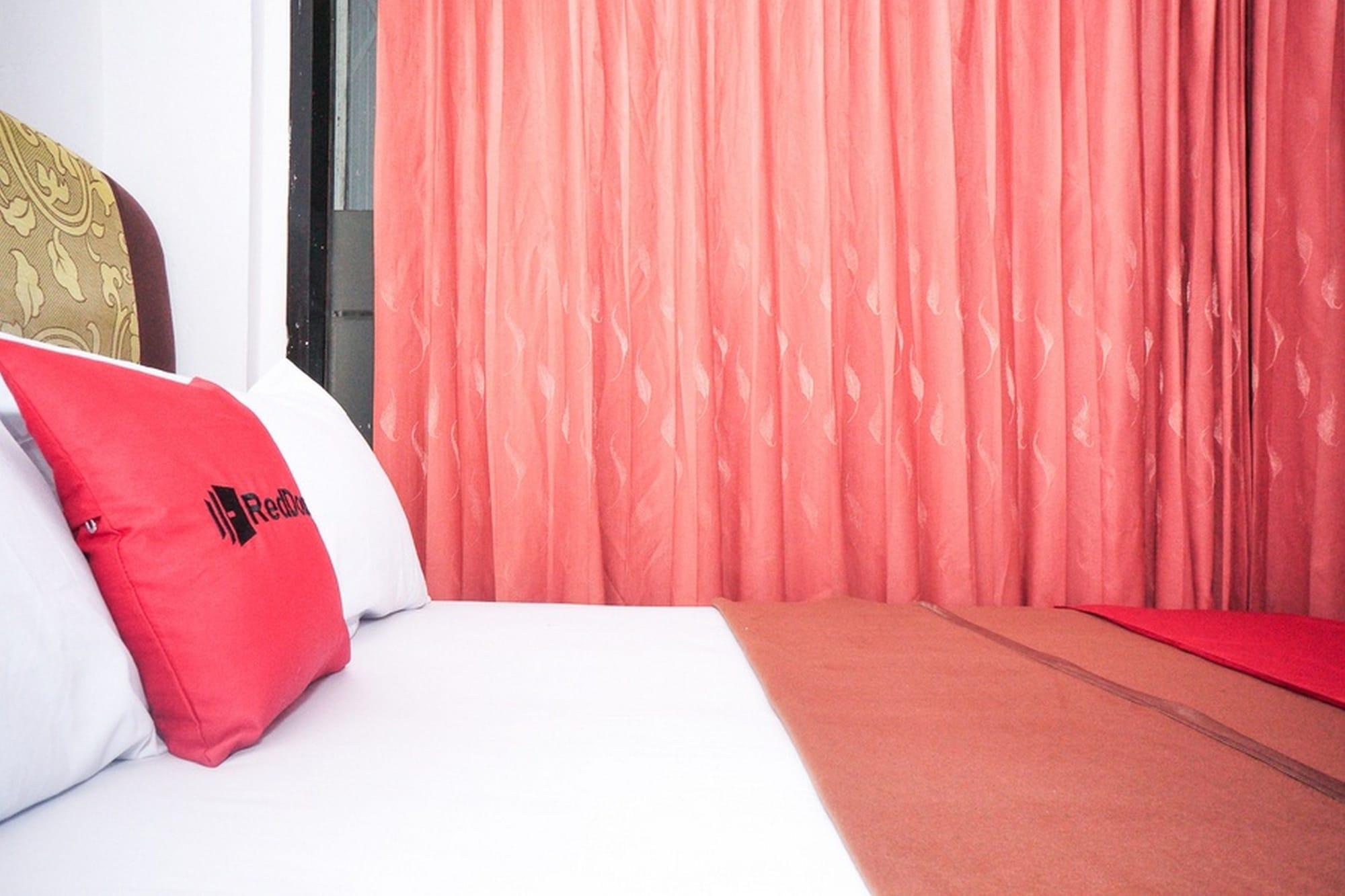 RedDoorz near Palembang Square Mall 2 Esterno foto