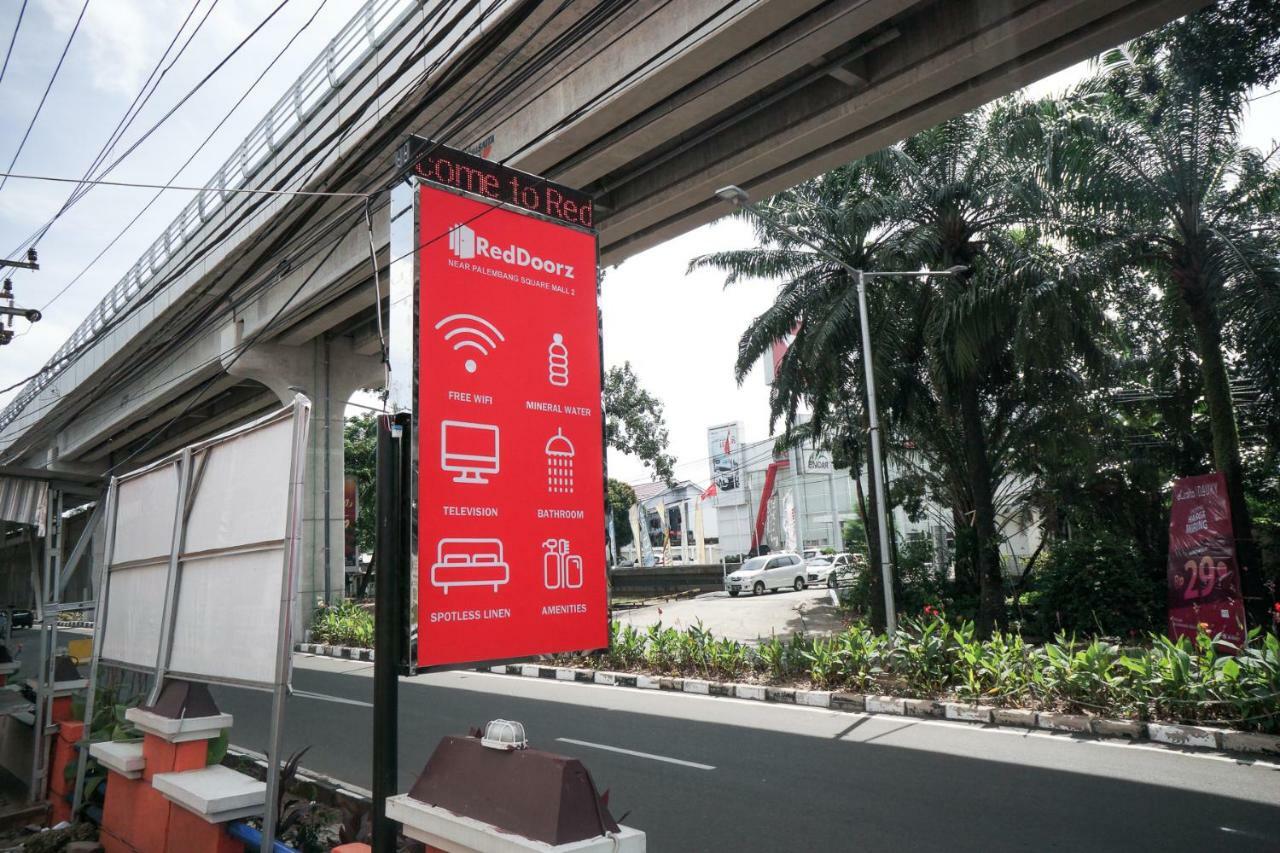 RedDoorz near Palembang Square Mall 2 Esterno foto